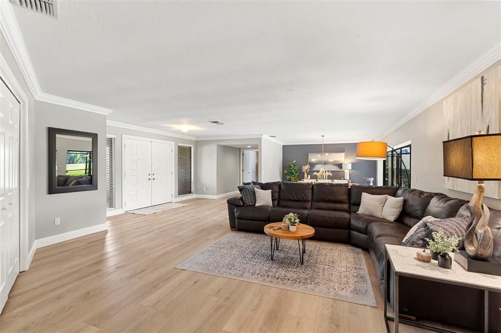 En Venta: $1,124,900 (5 camas, 3 baños, 3220 Pies cuadrados)