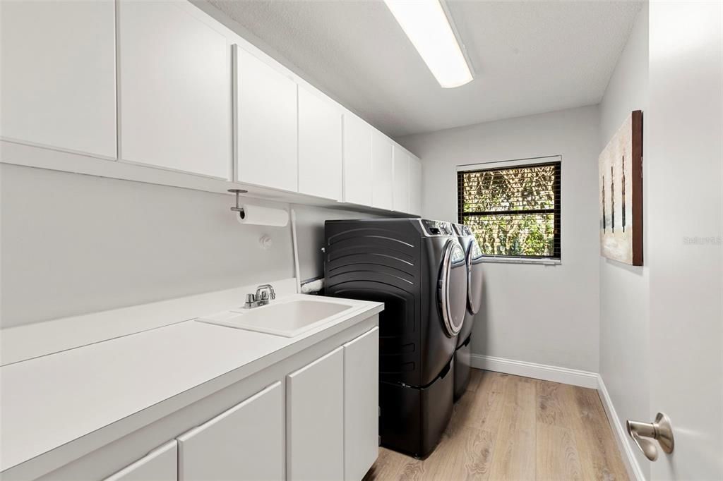 En Venta: $1,124,900 (5 camas, 3 baños, 3220 Pies cuadrados)