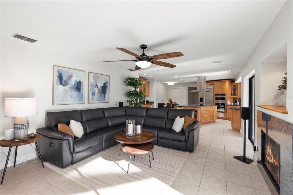 En Venta: $1,124,900 (5 camas, 3 baños, 3220 Pies cuadrados)