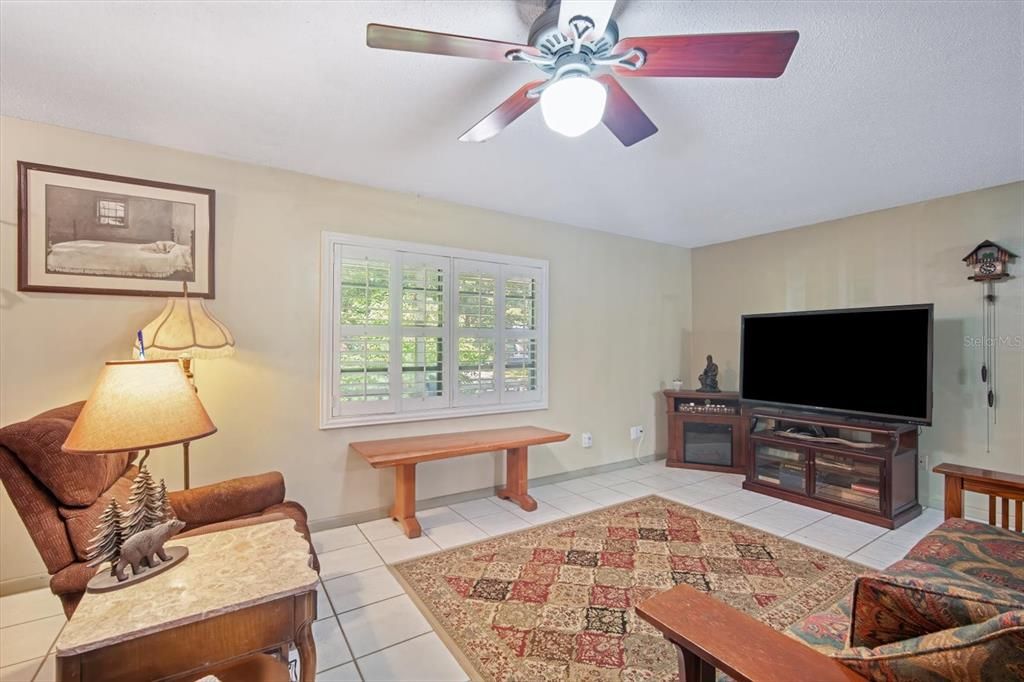 Active With Contract: $335,000 (3 beds, 2 baths, 1440 Square Feet)