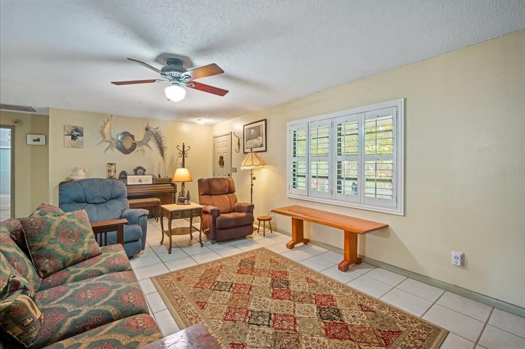 Active With Contract: $335,000 (3 beds, 2 baths, 1440 Square Feet)