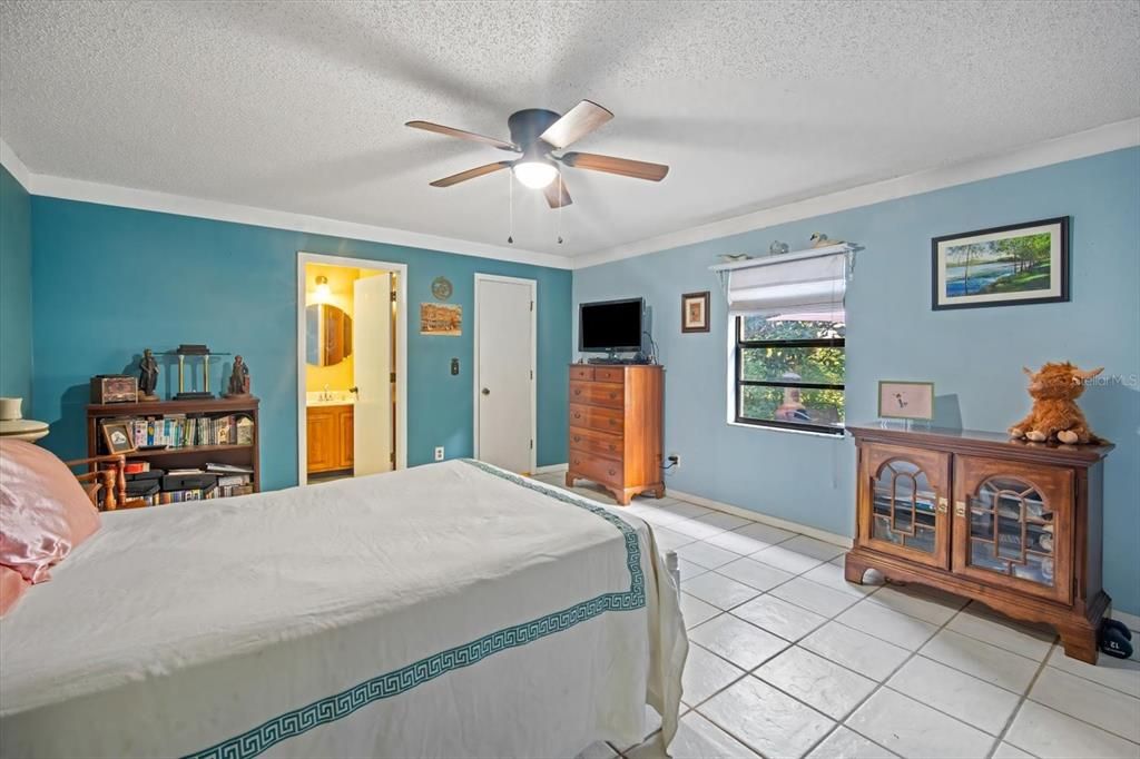 Active With Contract: $335,000 (3 beds, 2 baths, 1440 Square Feet)