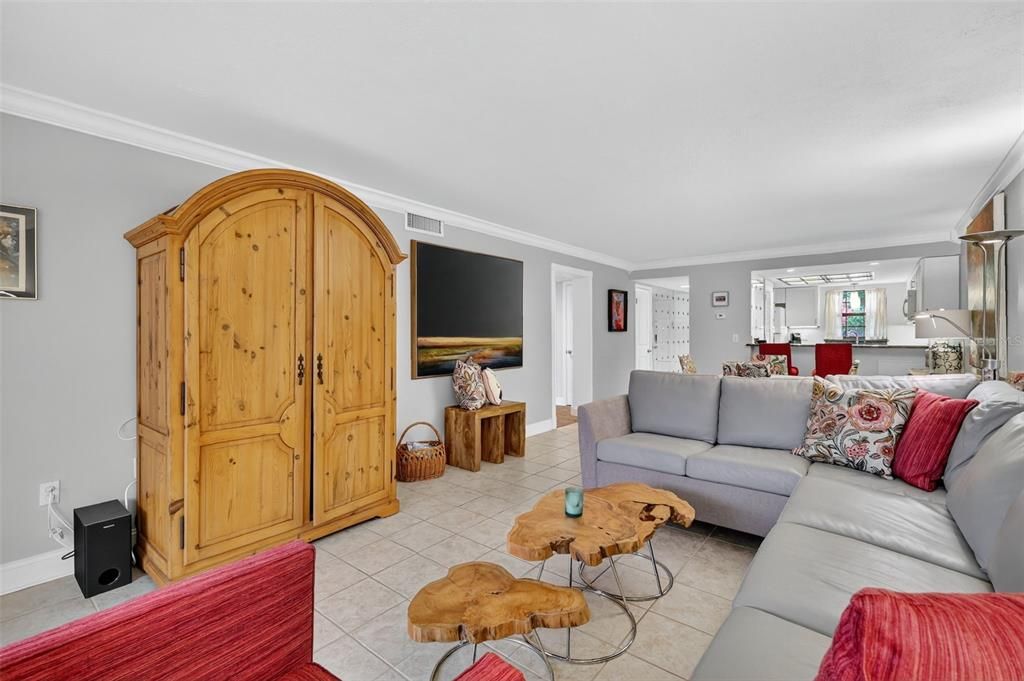 Active With Contract: $244,000 (2 beds, 2 baths, 1163 Square Feet)