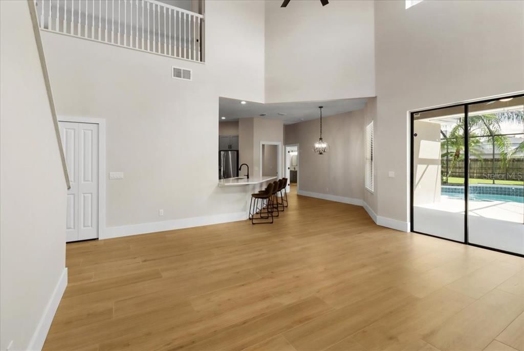 Под контрактом: $799,000 (5 спален, 4 ванн, 3390 Квадратных фут)