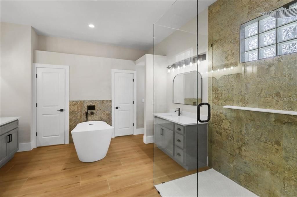 Под контрактом: $799,000 (5 спален, 4 ванн, 3390 Квадратных фут)