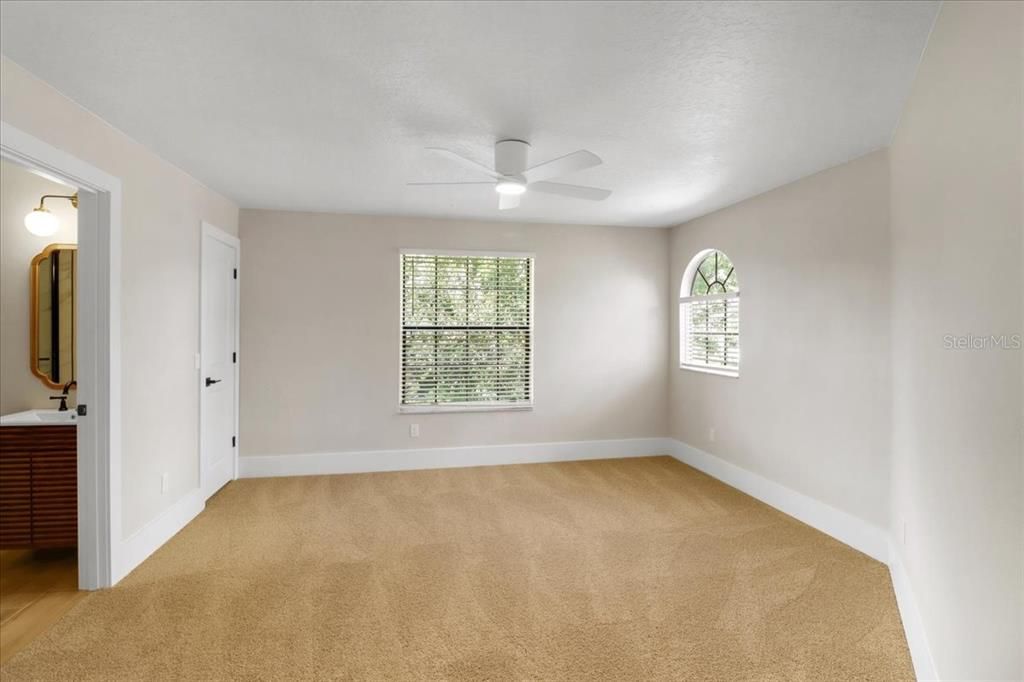 Под контрактом: $799,000 (5 спален, 4 ванн, 3390 Квадратных фут)