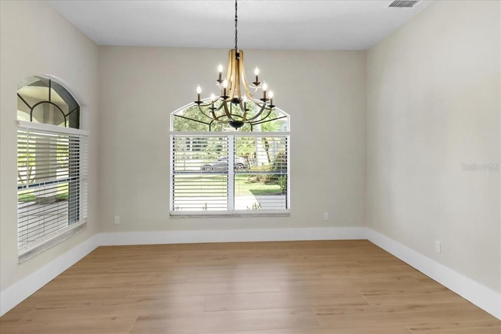 Под контрактом: $799,000 (5 спален, 4 ванн, 3390 Квадратных фут)