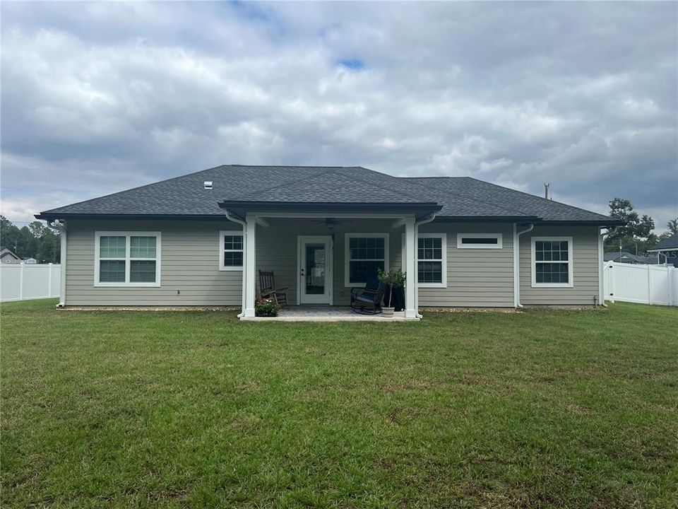 For Rent: $2,400 (3 beds, 2 baths, 1513 Square Feet)