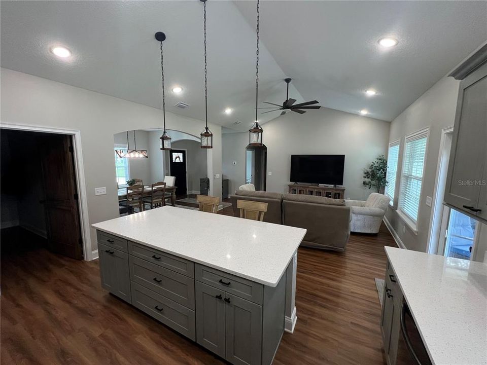 For Rent: $2,400 (3 beds, 2 baths, 1513 Square Feet)