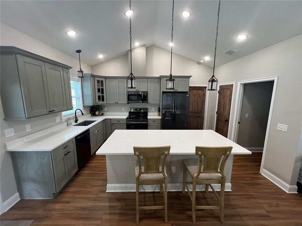 For Rent: $2,400 (3 beds, 2 baths, 1513 Square Feet)