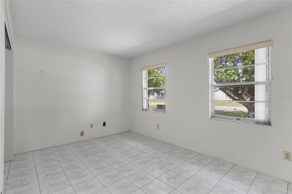 Под контрактом: $225,000 (2 спален, 2 ванн, 1000 Квадратных фут)