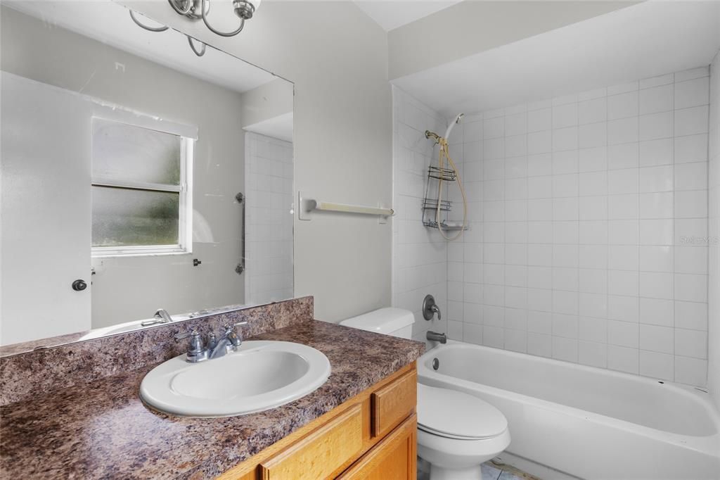 Под контрактом: $225,000 (2 спален, 2 ванн, 1000 Квадратных фут)