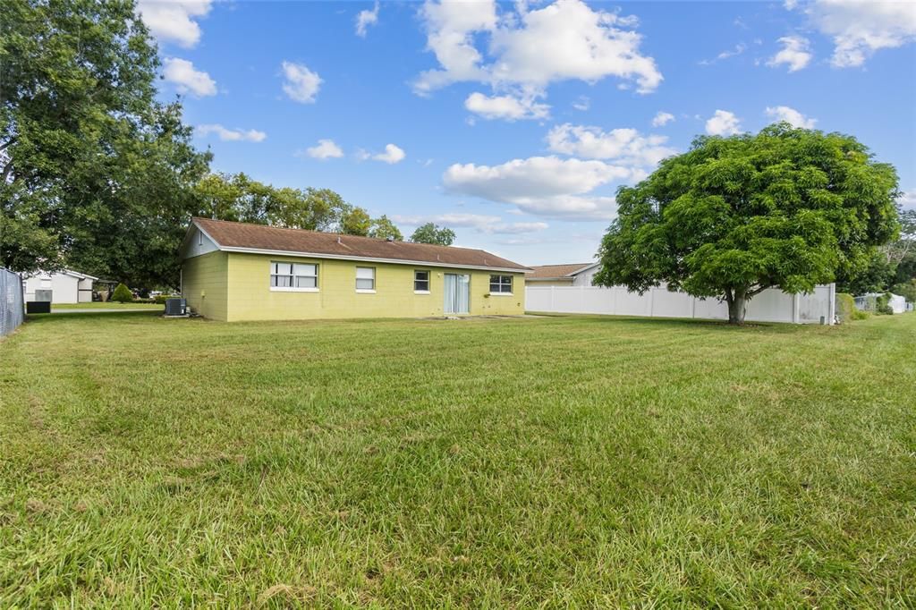 Под контрактом: $225,000 (2 спален, 2 ванн, 1000 Квадратных фут)