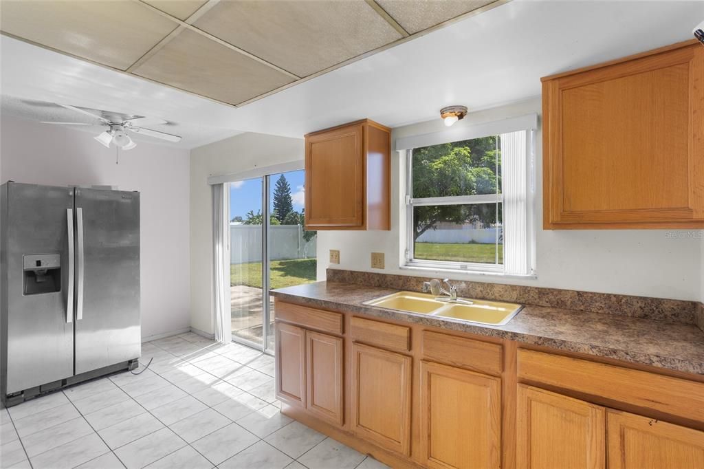 Под контрактом: $225,000 (2 спален, 2 ванн, 1000 Квадратных фут)