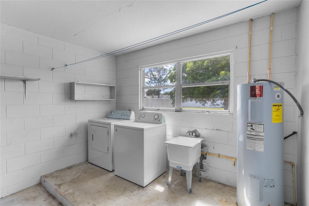 Под контрактом: $225,000 (2 спален, 2 ванн, 1000 Квадратных фут)