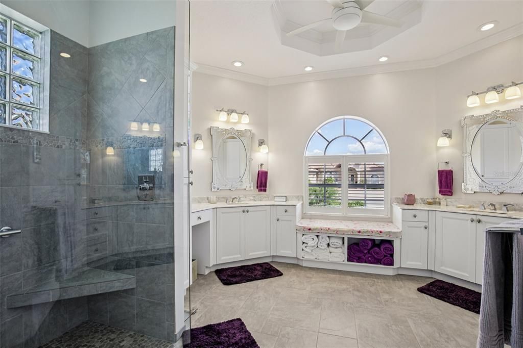 Под контрактом: $619,900 (3 спален, 2 ванн, 2688 Квадратных фут)