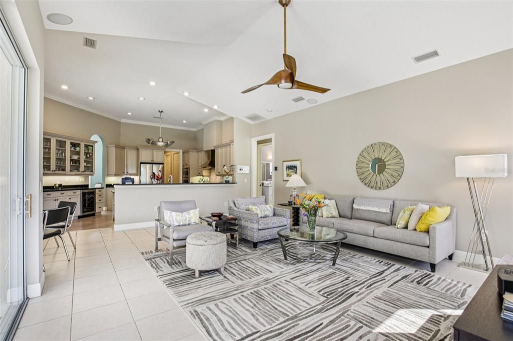 Под контрактом: $619,900 (3 спален, 2 ванн, 2688 Квадратных фут)