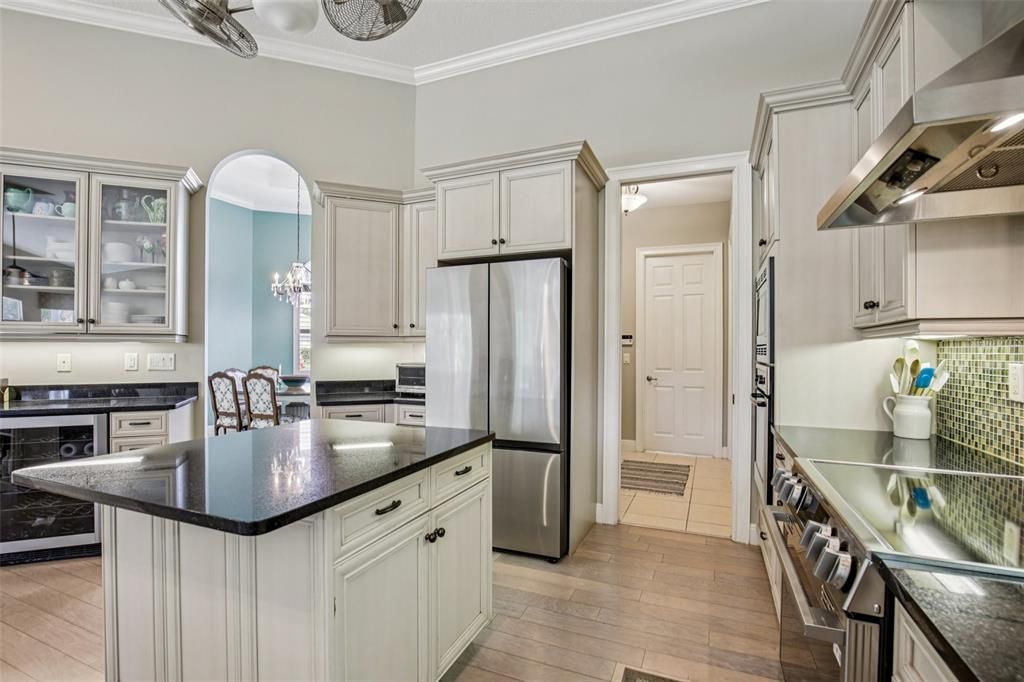 Под контрактом: $619,900 (3 спален, 2 ванн, 2688 Квадратных фут)