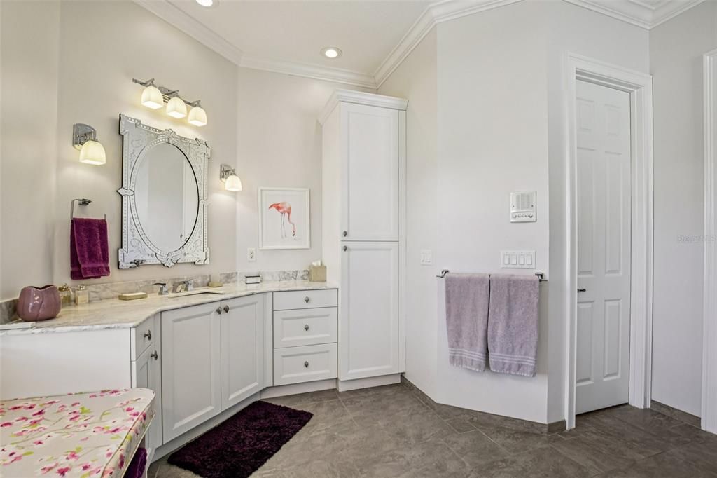 Под контрактом: $619,900 (3 спален, 2 ванн, 2688 Квадратных фут)