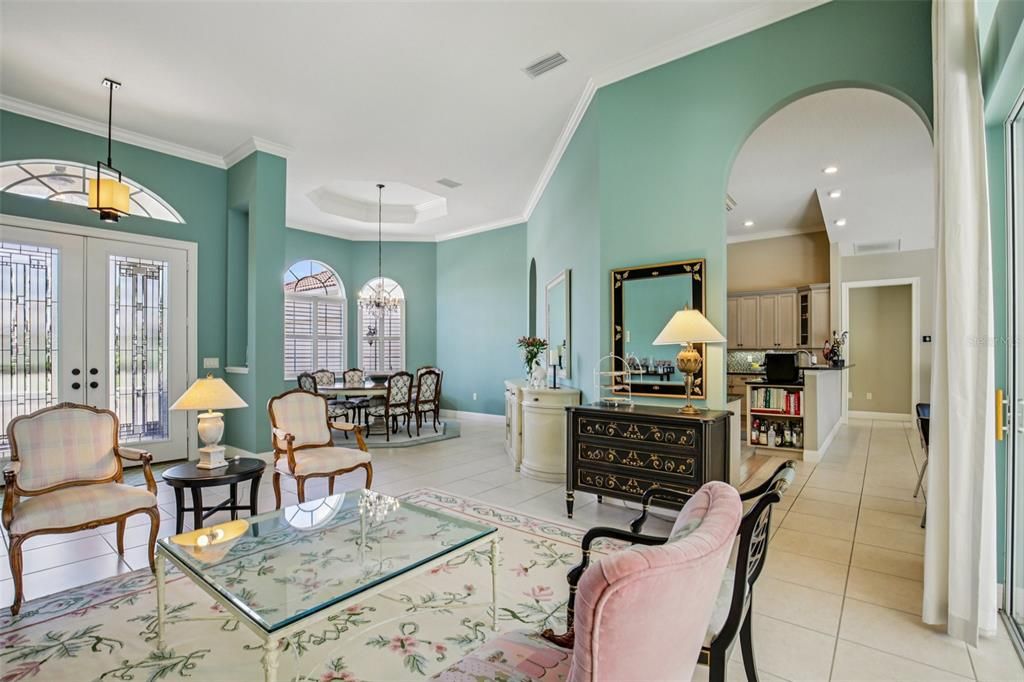 Под контрактом: $619,900 (3 спален, 2 ванн, 2688 Квадратных фут)