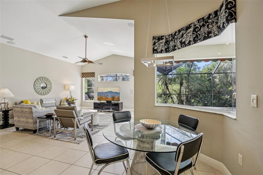 Под контрактом: $619,900 (3 спален, 2 ванн, 2688 Квадратных фут)