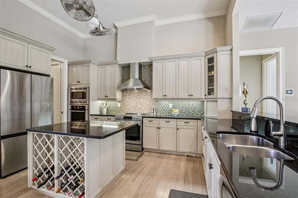 Под контрактом: $619,900 (3 спален, 2 ванн, 2688 Квадратных фут)