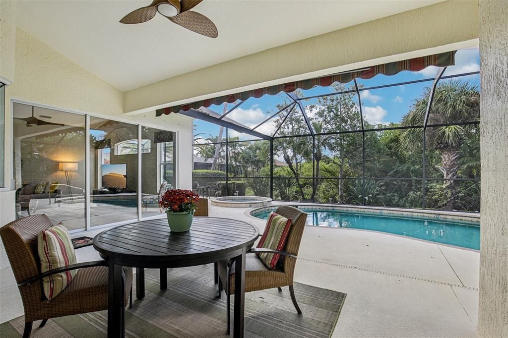 Под контрактом: $619,900 (3 спален, 2 ванн, 2688 Квадратных фут)