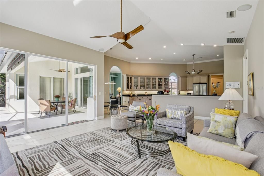 Под контрактом: $619,900 (3 спален, 2 ванн, 2688 Квадратных фут)