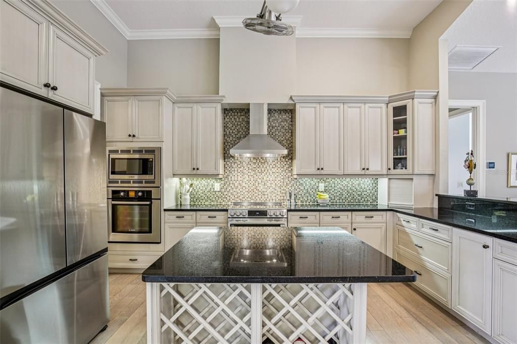 Под контрактом: $619,900 (3 спален, 2 ванн, 2688 Квадратных фут)