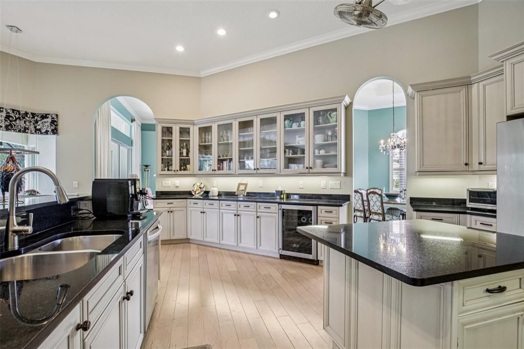 Под контрактом: $619,900 (3 спален, 2 ванн, 2688 Квадратных фут)