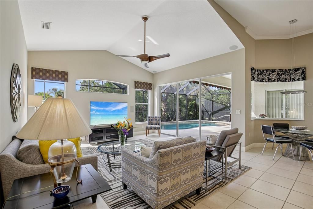 Под контрактом: $619,900 (3 спален, 2 ванн, 2688 Квадратных фут)