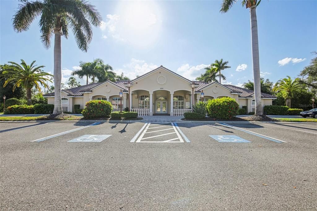 Под контрактом: $619,900 (3 спален, 2 ванн, 2688 Квадратных фут)