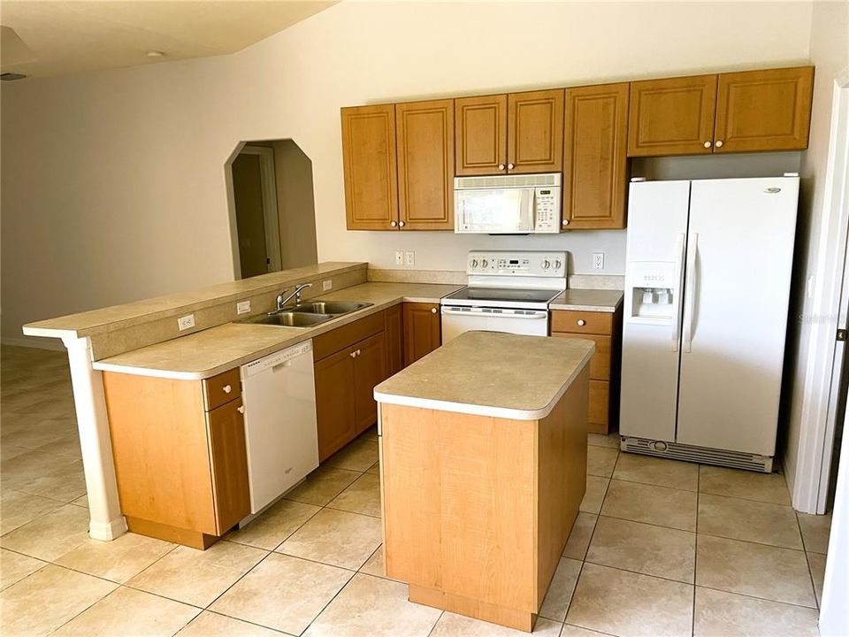 For Rent: $2,200 (3 beds, 2 baths, 1796 Square Feet)