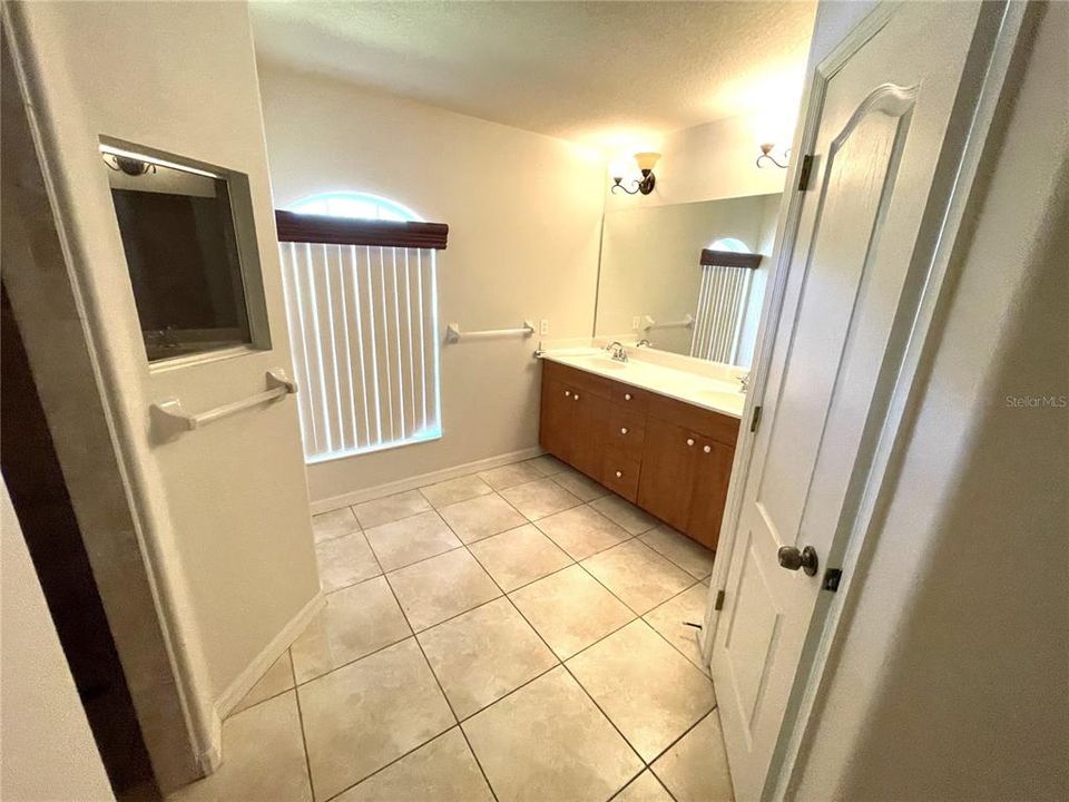 For Rent: $2,200 (3 beds, 2 baths, 1796 Square Feet)