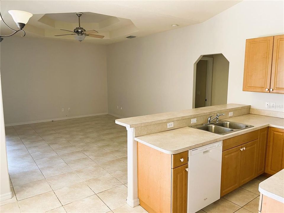 For Rent: $2,200 (3 beds, 2 baths, 1796 Square Feet)