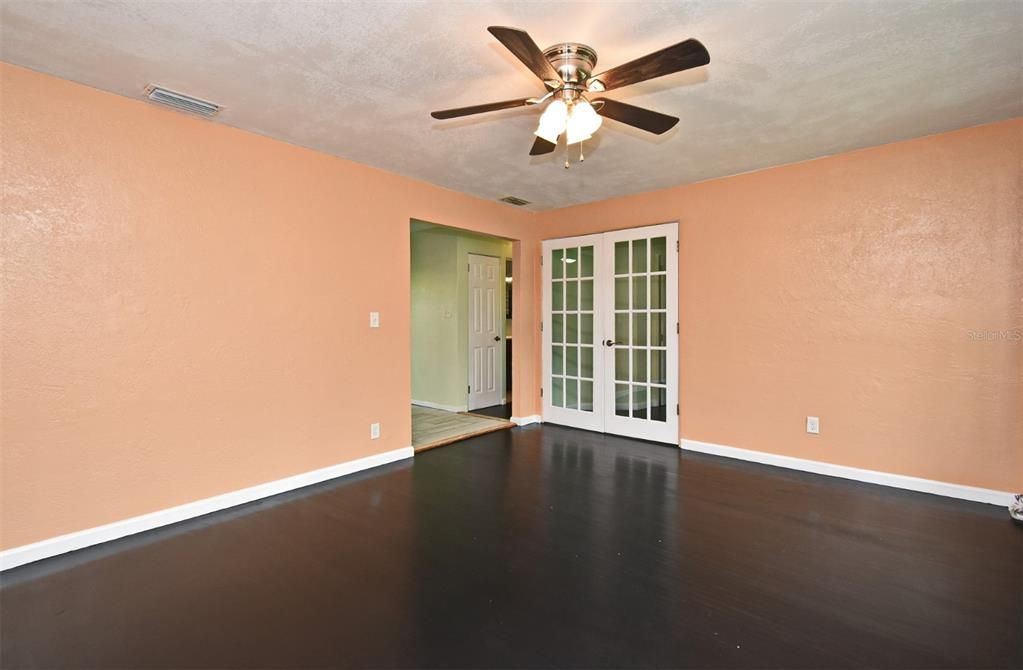 Active With Contract: $250,000 (3 beds, 2 baths, 1408 Square Feet)