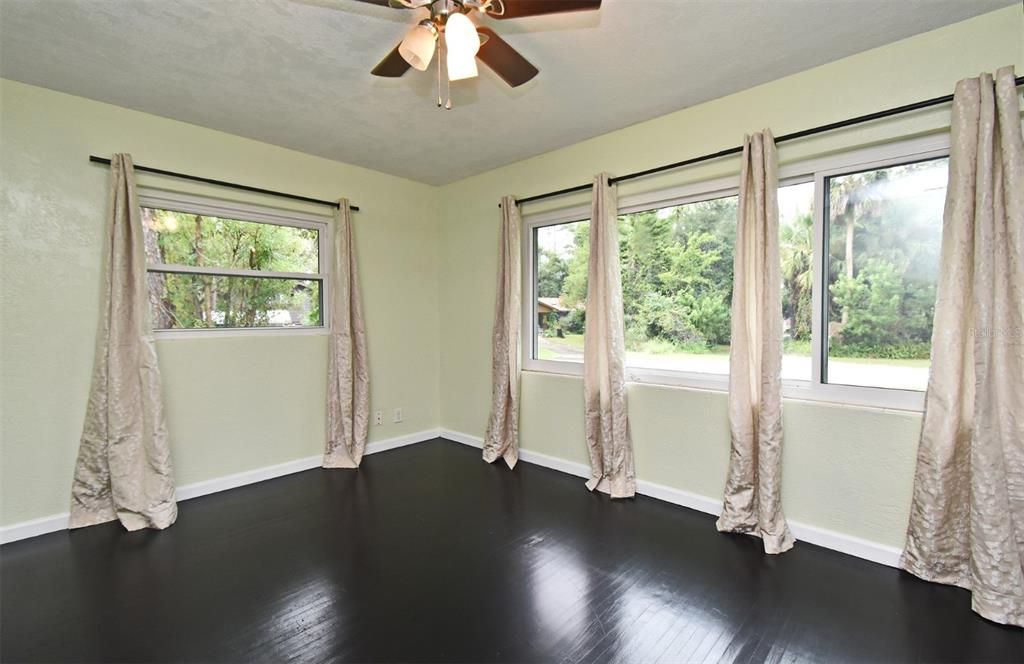 Active With Contract: $250,000 (3 beds, 2 baths, 1408 Square Feet)