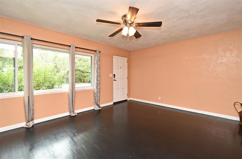 Active With Contract: $250,000 (3 beds, 2 baths, 1408 Square Feet)