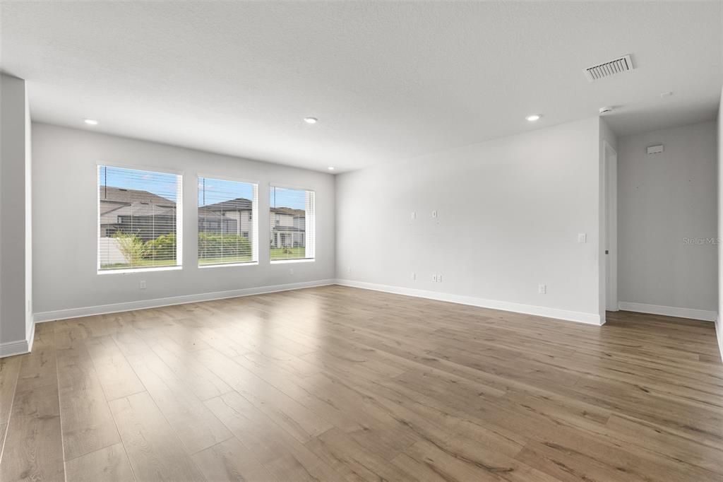 For Sale: $719,900 (4 beds, 3 baths, 2822 Square Feet)