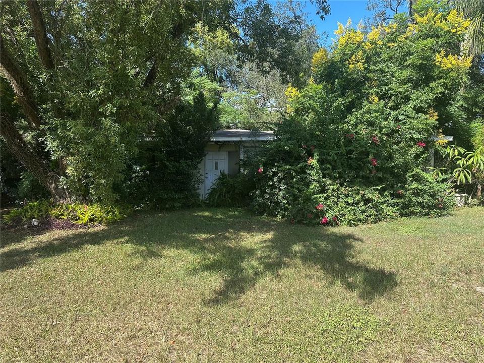 Active With Contract: $200,000 (3 beds, 1 baths, 1189 Square Feet)
