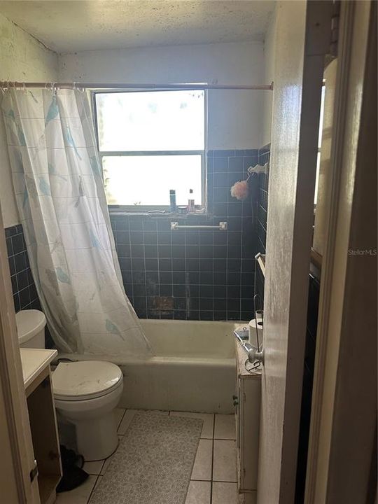 Active With Contract: $200,000 (3 beds, 1 baths, 1189 Square Feet)