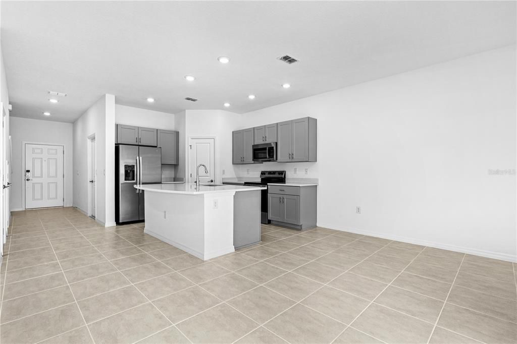 For Rent: $2,000 (3 beds, 2 baths, 1373 Square Feet)