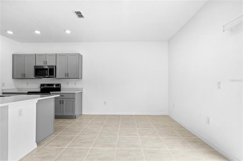 For Rent: $2,000 (3 beds, 2 baths, 1373 Square Feet)