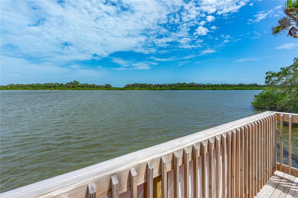 For Rent: $2,000 (3 beds, 2 baths, 1373 Square Feet)