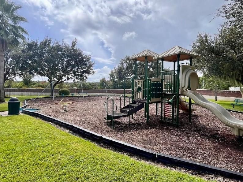 Activo con contrato: $949,000 (5 camas, 3 baños, 3662 Pies cuadrados)