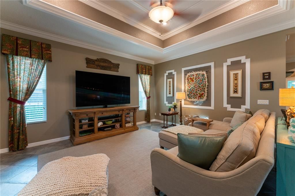 Activo con contrato: $949,000 (5 camas, 3 baños, 3662 Pies cuadrados)