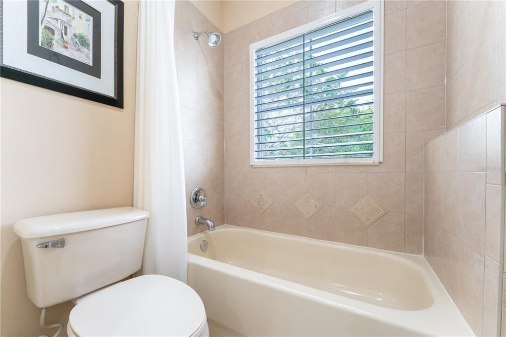 Activo con contrato: $949,000 (5 camas, 3 baños, 3662 Pies cuadrados)