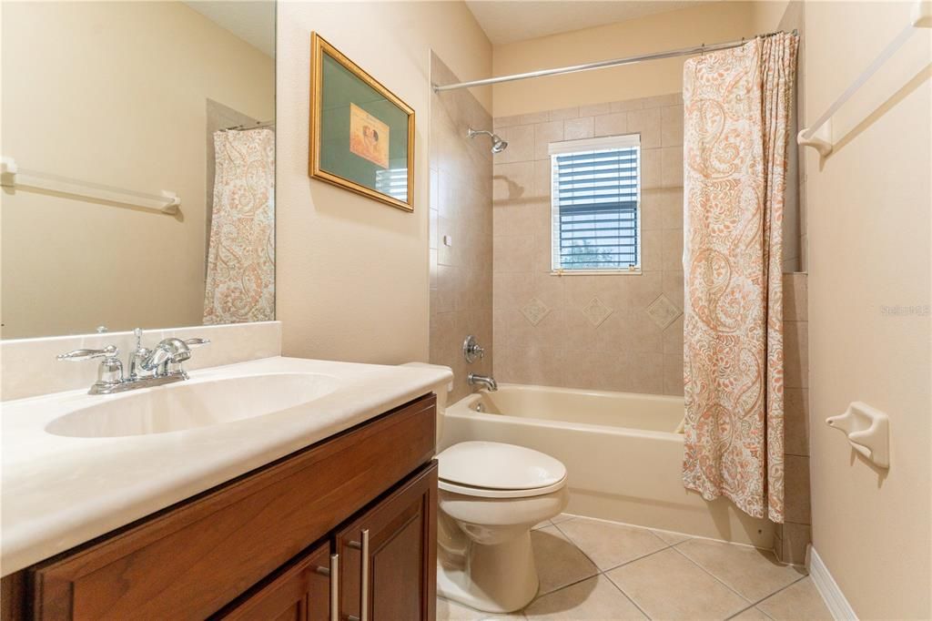 Activo con contrato: $949,000 (5 camas, 3 baños, 3662 Pies cuadrados)