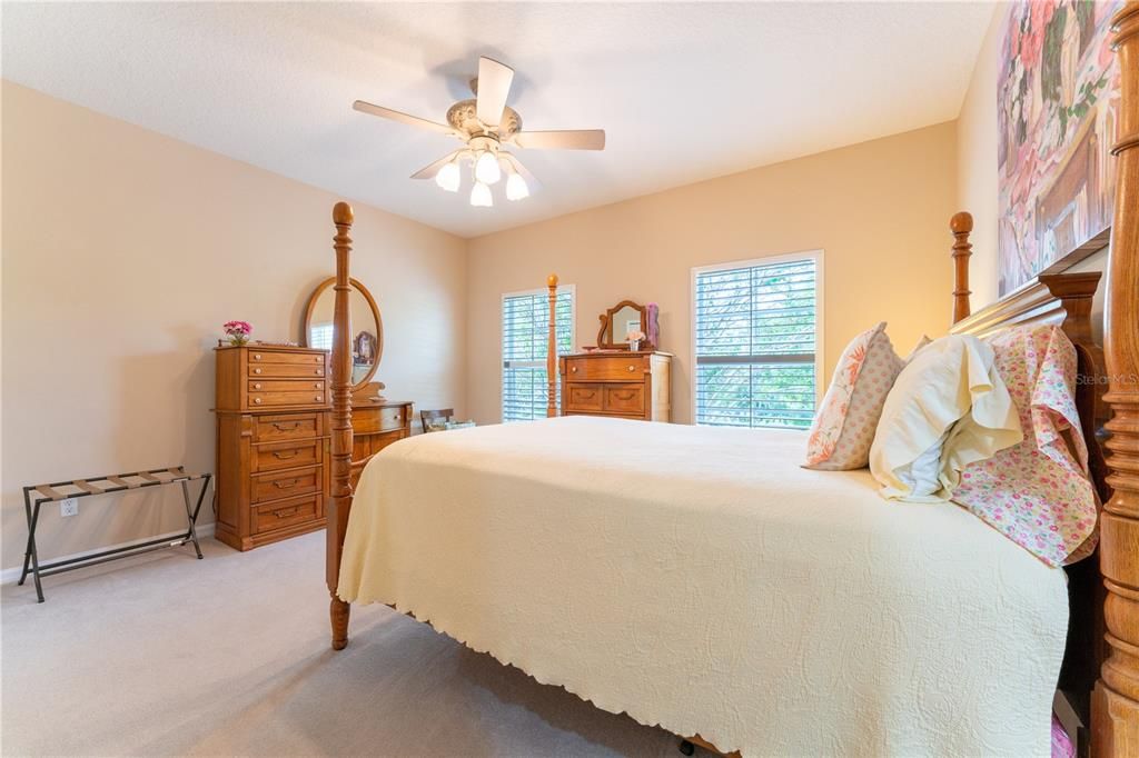 Activo con contrato: $949,000 (5 camas, 3 baños, 3662 Pies cuadrados)