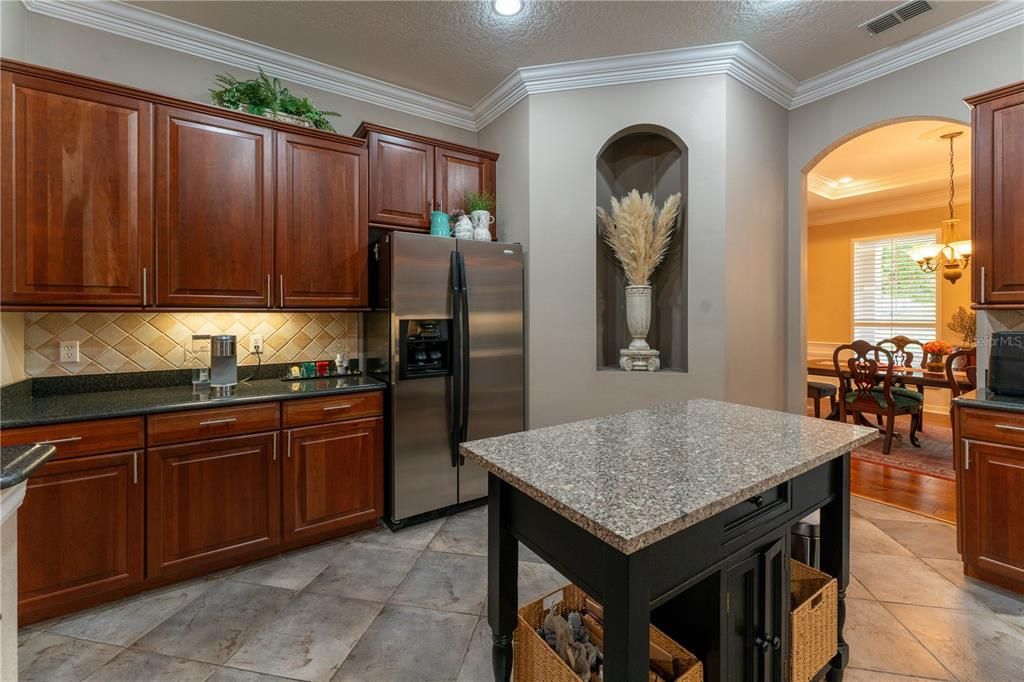 Activo con contrato: $949,000 (5 camas, 3 baños, 3662 Pies cuadrados)